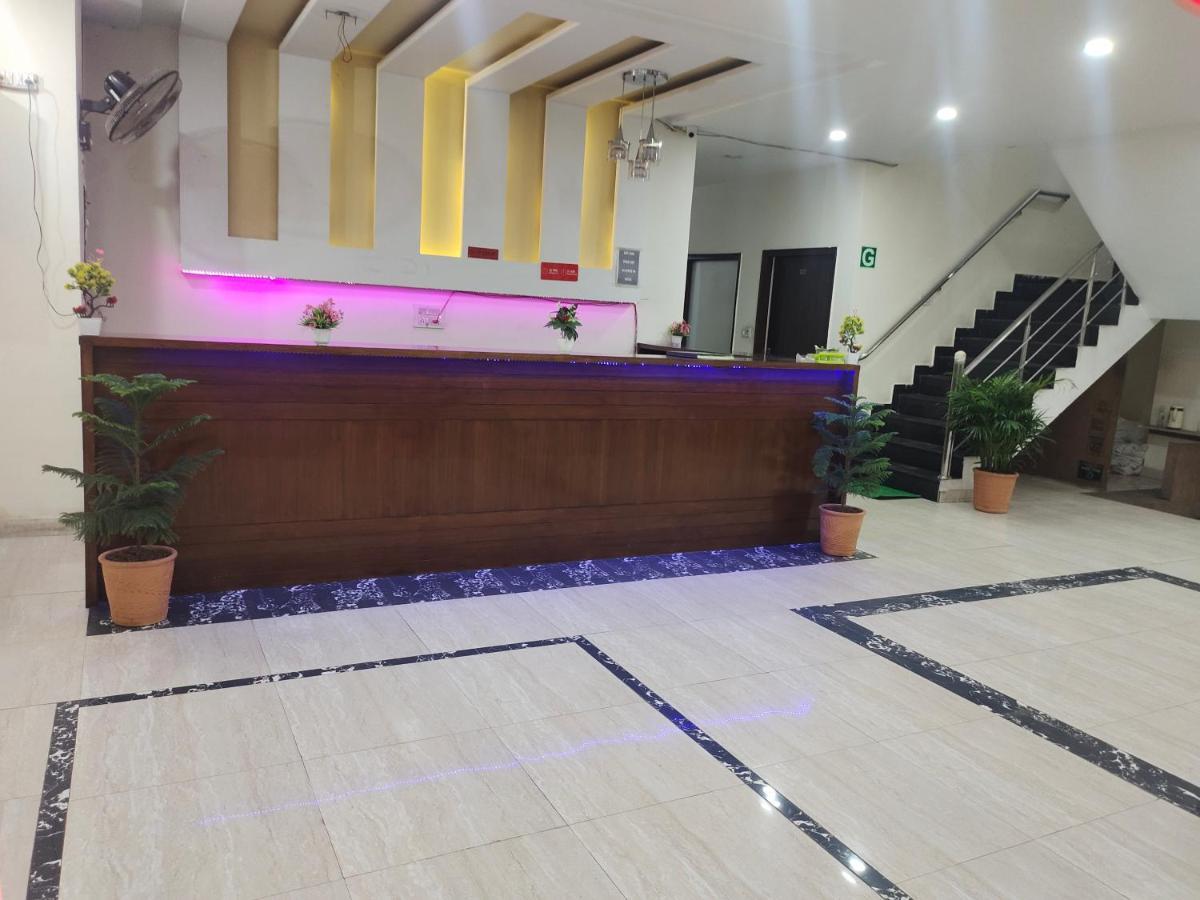 Hotel Kb Square Near Chandigarh Railway Station Exterior photo