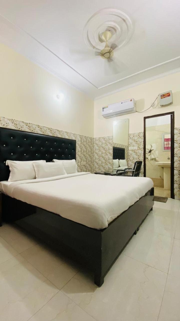 Hotel Kb Square Near Chandigarh Railway Station Exterior photo
