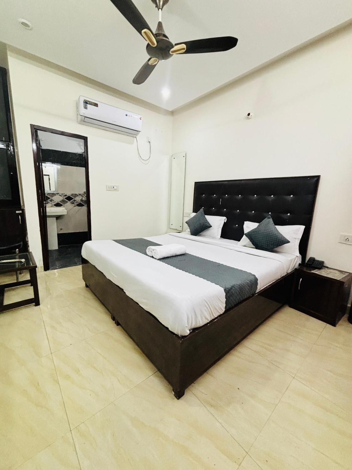Hotel Kb Square Near Chandigarh Railway Station Exterior photo